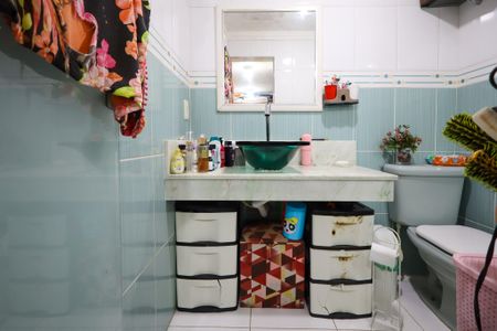 Casa de condomínio à venda com 90m², 3 quartos e 2 vagasBanheiro da Suíte