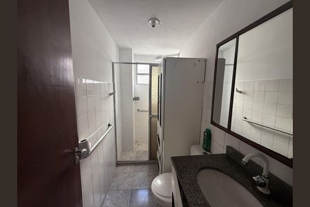 Banheiro de apartamento para alugar com 2 quartos, 55m² em Osvaldo Cruz, Rio de Janeiro