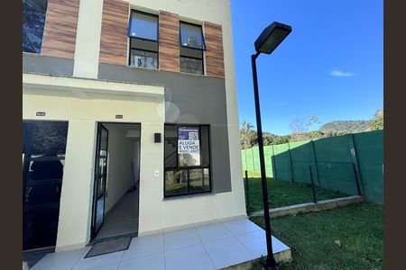 Casa de condomínio à venda com 65m², 2 quartos e 1 vagaFachada