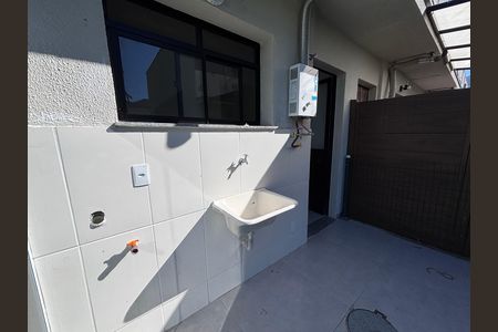 Casa de condomínio à venda com 65m², 2 quartos e 1 vagaÁrea de Serviço