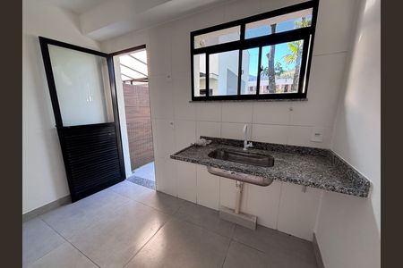 Casa de condomínio à venda com 65m², 2 quartos e 1 vagaCozinha