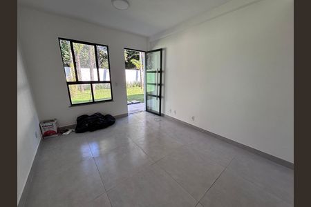 Sala de casa de condomínio à venda com 2 quartos, 65m² em Vargem Grande, Rio de Janeiro