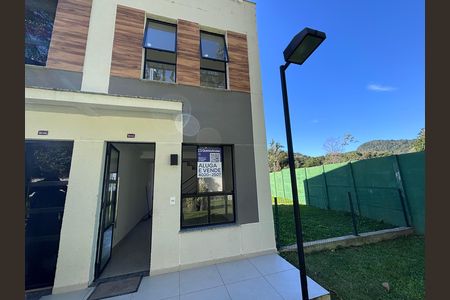 Casa de condomínio à venda com 65m², 2 quartos e 1 vagaFachada