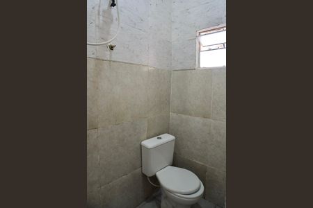 Banheiro de kitnet/studio para alugar com 1 quarto, 28m² em Parque Pedro Ii, Belo Horizonte