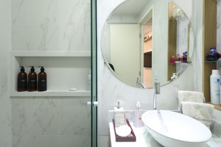 Apartamento à venda com 55m², 2 quartos e 1 vaga Apartamento à venda com 55m², 2 quartos e 1 vagaBanheiro