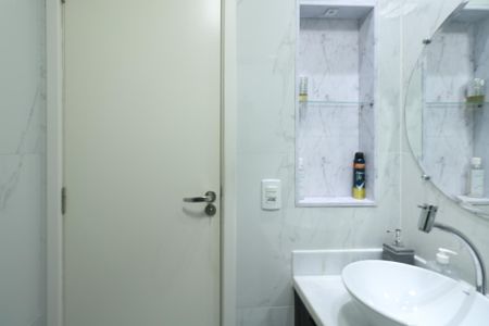 Apartamento à venda com 55m², 2 quartos e 1 vaga Apartamento à venda com 55m², 2 quartos e 1 vagaBanheiro
