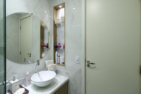 Apartamento à venda com 55m², 2 quartos e 1 vaga Apartamento à venda com 55m², 2 quartos e 1 vagaBanheiro da Suíte 1