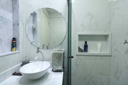 Apartamento à venda com 55m², 2 quartos e 1 vaga Apartamento à venda com 55m², 2 quartos e 1 vagaBanheiro