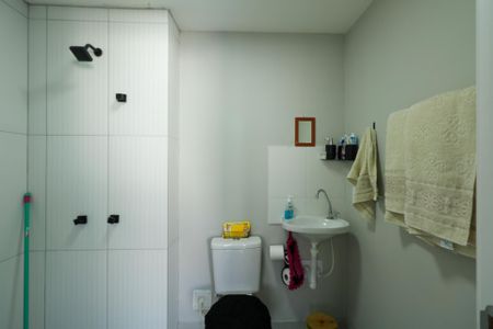 Apartamento para alugar com 45m², 2 quartos e 1 vaga Apartamento para alugar com 45m², 2 quartos e 1 vagaBanheiro social