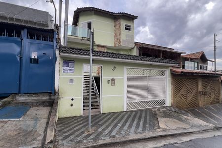 Casa à venda com 220m², 3 quartos e 1 vagaFachada com placa grande