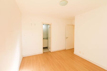 Apartamento à venda com 111m², 3 quartos e 1 vaga Apartamento à venda com 111m², 3 quartos e 1 vagaSuíte