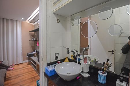 Apartamento à venda com 60m², 2 quartos e 1 vaga Apartamento à venda com 60m², 2 quartos e 1 vagaBanheiro