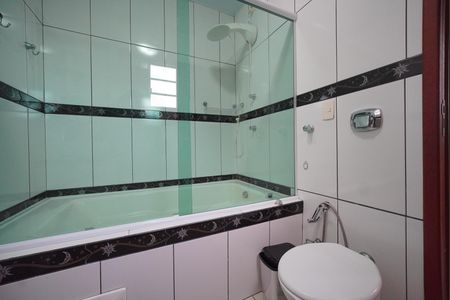 Banheiro de kitnet/studio para alugar com 1 quarto, 30m² em Saco Grande, Florianópolis