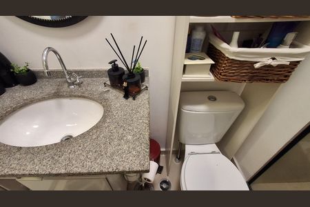 Apartamento à venda com 52m², 2 quartos e 1 vaga Apartamento à venda com 52m², 2 quartos e 1 vagaBanheiro Social