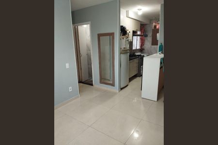 Sala de apartamento para alugar com 2 quartos, 38m² em Jardim das Oliveiras, Itaquaquecetuba