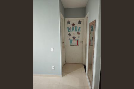 Corredor de apartamento para alugar com 2 quartos, 38m² em Jardim das Oliveiras, Itaquaquecetuba