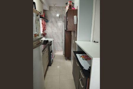 Cozinha de apartamento para alugar com 2 quartos, 38m² em Jardim das Oliveiras, Itaquaquecetuba