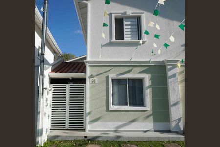 Casa de condomínio à venda com 90m², 2 quartos e 2 vagas Casa de condomínio à venda com 90m², 2 quartos e 2 vagasFachada