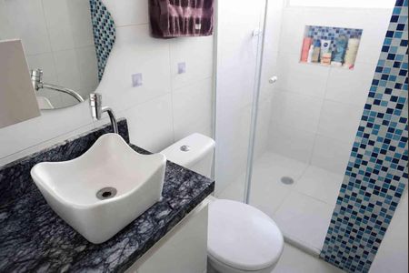 Casa de condomínio à venda com 90m², 2 quartos e 2 vagas Casa de condomínio à venda com 90m², 2 quartos e 2 vagasBanheiro social
