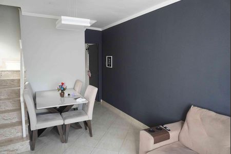 Casa de condomínio à venda com 90m², 2 quartos e 2 vagas Casa de condomínio à venda com 90m², 2 quartos e 2 vagasSala