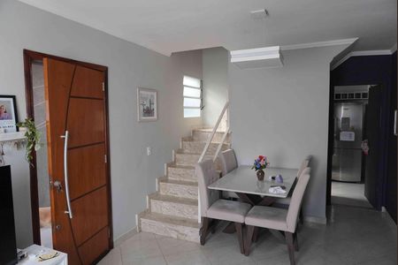 Casa de condomínio à venda com 90m², 2 quartos e 2 vagas Casa de condomínio à venda com 90m², 2 quartos e 2 vagasSala