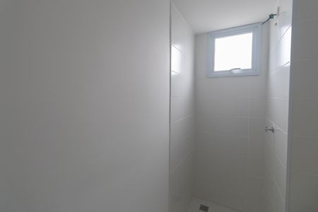 Banheiro de apartamento à venda com 2 quartos, 57m² em Vila Mazzei, São Paulo