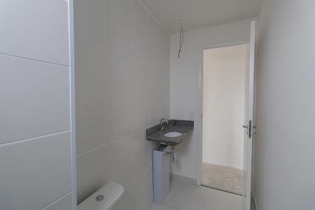 Banheiro de apartamento à venda com 2 quartos, 57m² em Vila Mazzei, São Paulo
