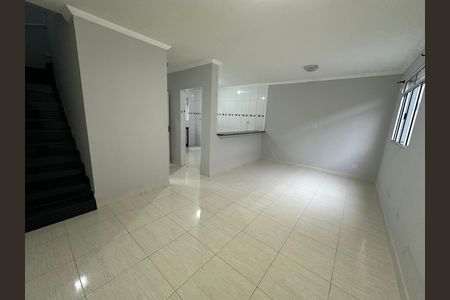 Sala de casa para alugar com 3 quartos, 106m² em Vila Voturuá, São Vicente