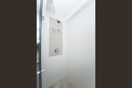 Banheiro suite de apartamento para alugar com 1 quarto, 56m² em Vila da Serra, Nova Lima