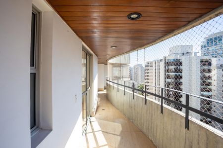 Apartamento à venda com 167m², 3 quartos e 2 vagas Apartamento à venda com 167m², 3 quartos e 2 vagasSacada da Suíte 1