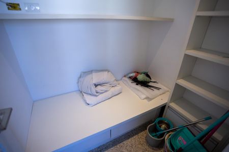 Apartamento à venda com 167m², 3 quartos e 2 vagas Apartamento à venda com 167m², 3 quartos e 2 vagasQuarto de Serviço