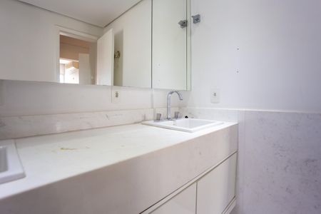 Apartamento à venda com 167m², 3 quartos e 2 vagas Apartamento à venda com 167m², 3 quartos e 2 vagasBanheiro da Suíte 2