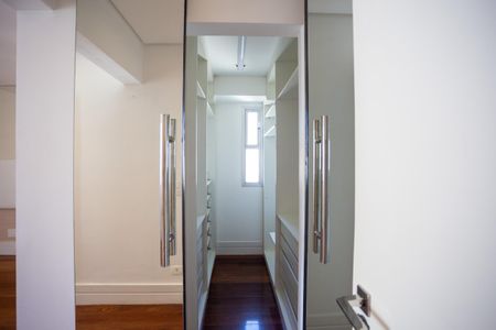 Apartamento à venda com 167m², 3 quartos e 2 vagas Apartamento à venda com 167m², 3 quartos e 2 vagasCloset da suíte 2