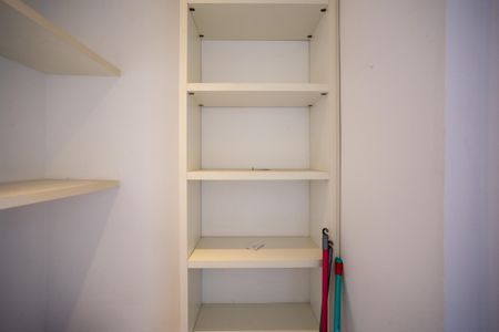 Apartamento à venda com 167m², 3 quartos e 2 vagas Apartamento à venda com 167m², 3 quartos e 2 vagasQuarto de Serviço