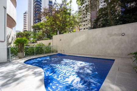 Apartamento à venda com 167m², 3 quartos e 2 vagas Apartamento à venda com 167m², 3 quartos e 2 vagasÁrea comum - Piscina