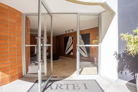 Apartamento à venda com 167m², 3 quartos e 2 vagas Apartamento à venda com 167m², 3 quartos e 2 vagasEntrada