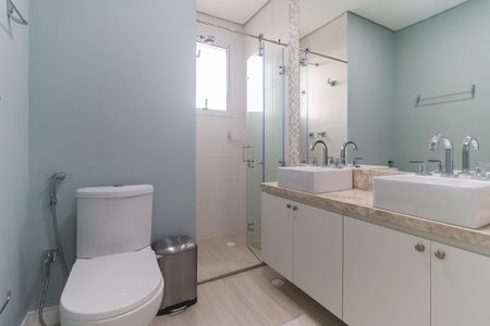Apartamento para alugar com 175m², 4 quartos e 3 vagas Apartamento para alugar com 175m², 4 quartos e 3 vagasBanheiro da Suíte 2