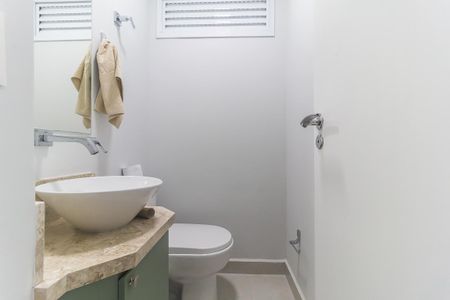 Apartamento para alugar com 175m², 4 quartos e 3 vagas Apartamento para alugar com 175m², 4 quartos e 3 vagasLavabo