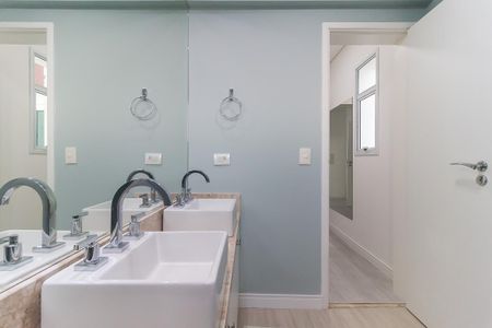 Apartamento para alugar com 175m², 4 quartos e 3 vagas Apartamento para alugar com 175m², 4 quartos e 3 vagasBanheiro da Suíte 2