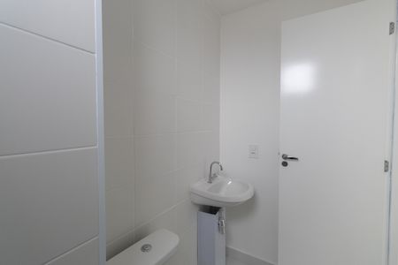 Banheiro de apartamento à venda com 1 quarto, 33m² em Vila Mazzei, São Paulo