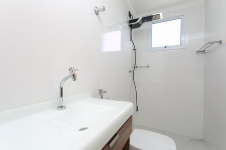 Banheiro  de casa para alugar com 1 quarto, 32m² em Jardim Santa Marcelina, São Paulo