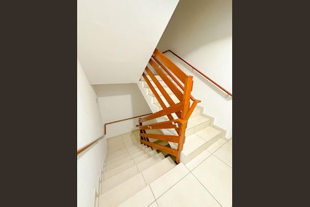Apartamento para alugar com 75m², 2 quartos e 1 vagaEscada