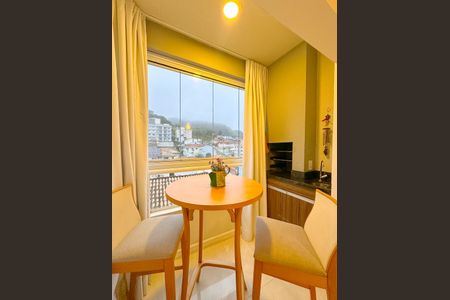 Apartamento para alugar com 75m², 2 quartos e 1 vagaSala