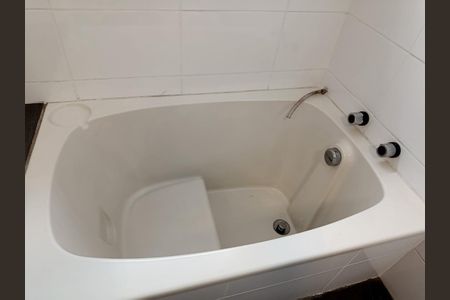Apartamento para alugar com 148m², 3 quartos e 3 vagas Apartamento para alugar com 148m², 3 quartos e 3 vagasBanheiro da Suíte
