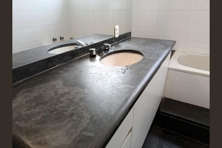 Apartamento para alugar com 148m², 3 quartos e 3 vagas Apartamento para alugar com 148m², 3 quartos e 3 vagasBanheiro da Suíte