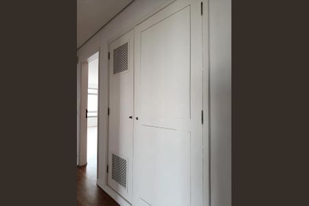 Apartamento para alugar com 148m², 3 quartos e 3 vagas Apartamento para alugar com 148m², 3 quartos e 3 vagasArmário do Corredor