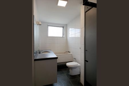 Apartamento para alugar com 148m², 3 quartos e 3 vagas Apartamento para alugar com 148m², 3 quartos e 3 vagasBanheiro da Suíte