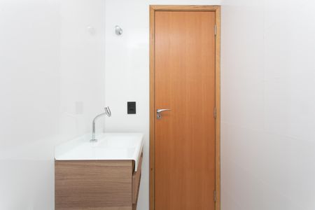 Banheiro  de casa para alugar com 1 quarto, 30m² em Jardim Santa Marcelina, São Paulo