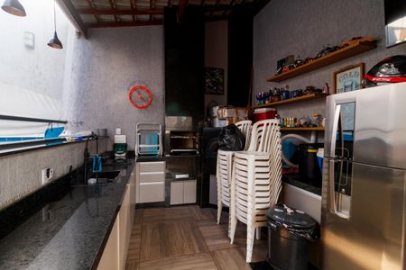 Garagem de casa à venda com 2 quartos, 220m² em Parque Vitoria, São Paulo
