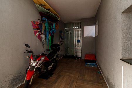 Garagem de casa à venda com 2 quartos, 220m² em Parque Vitoria, São Paulo